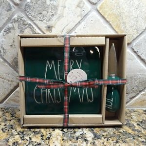 Rae Dunn MERRY CHRISTMAS/ JOY Cheese Set